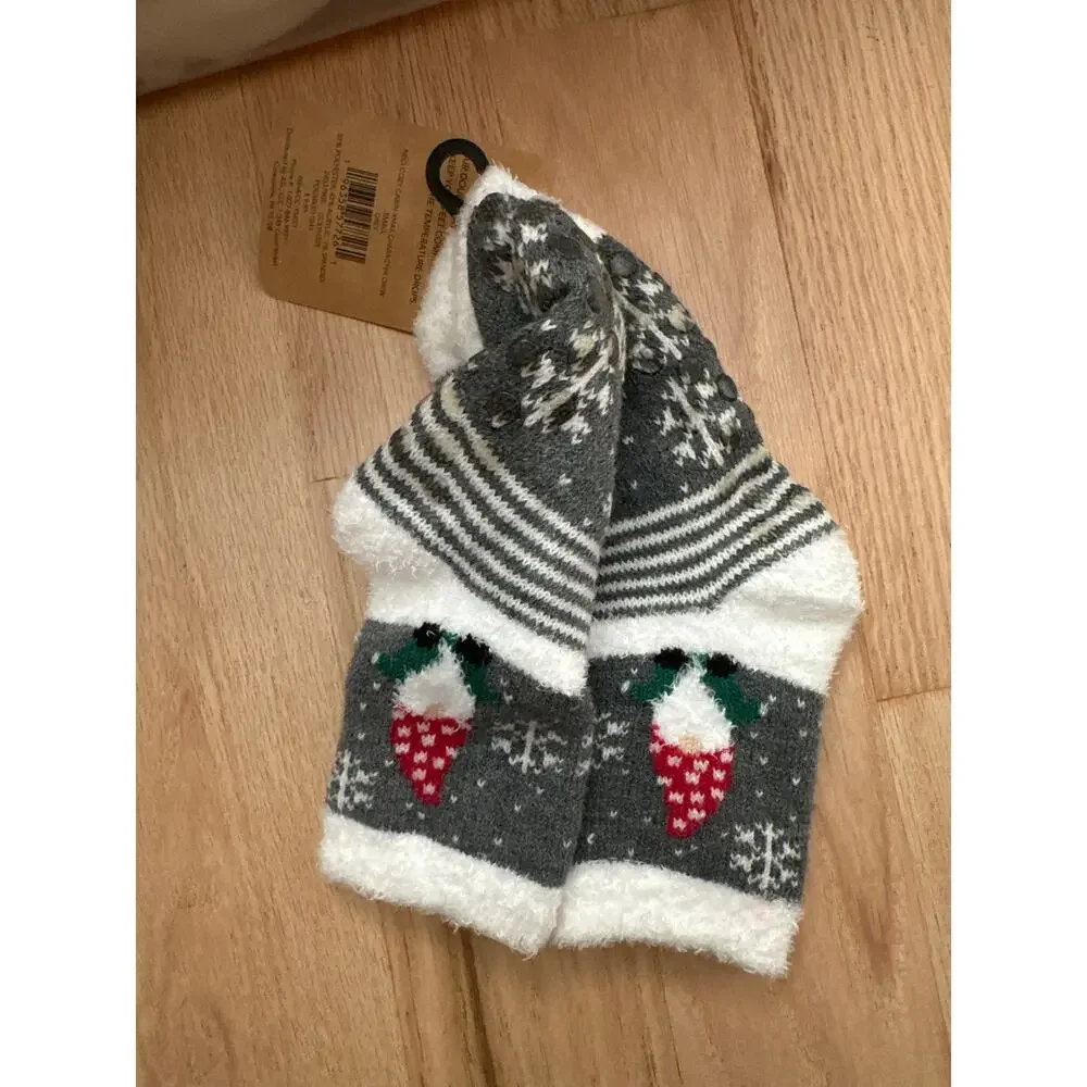 Northeast Outfitters Cabin Grippy Socks Youth Size 10K-4 Aloe Infused Gnomes